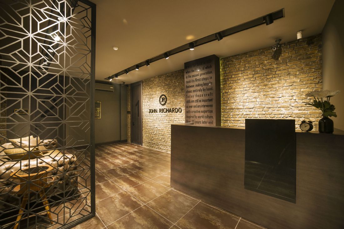 JR.SHOES showroom